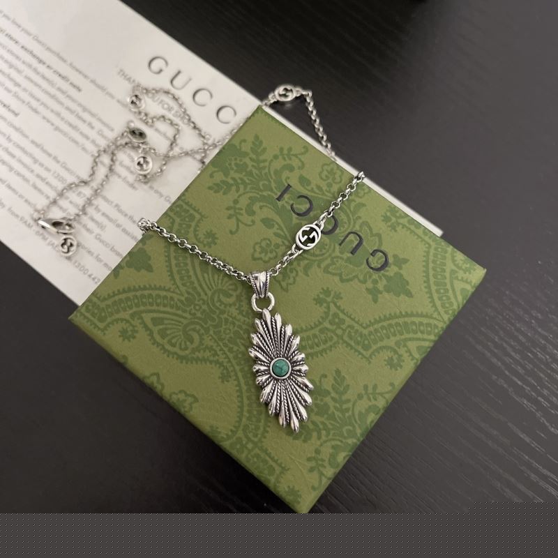 G*u*i necklaces